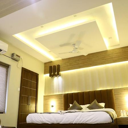 Hotel Santoor พาราณสี ภายนอก รูปภาพ