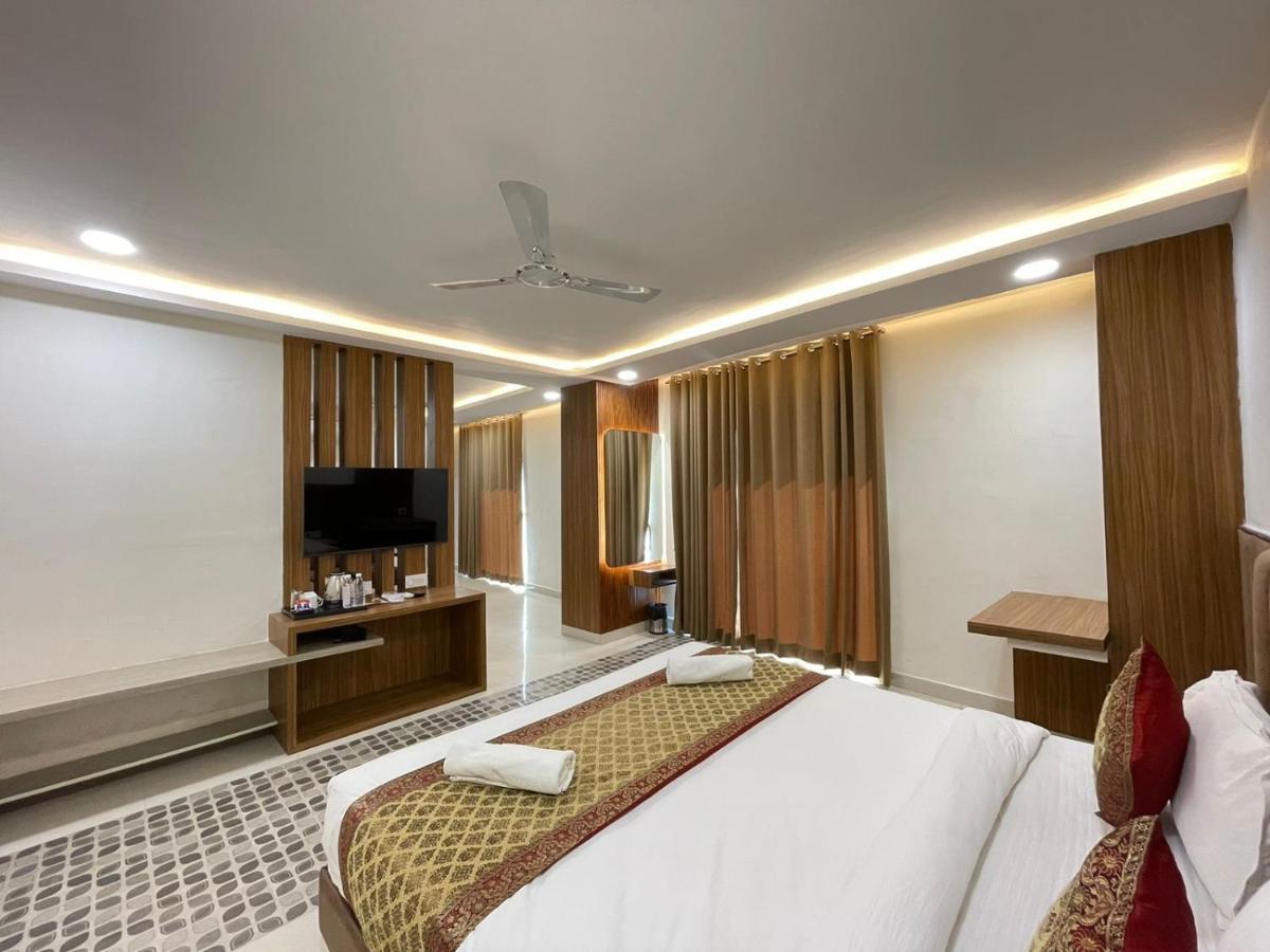 Hotel Santoor พาราณสี ภายนอก รูปภาพ