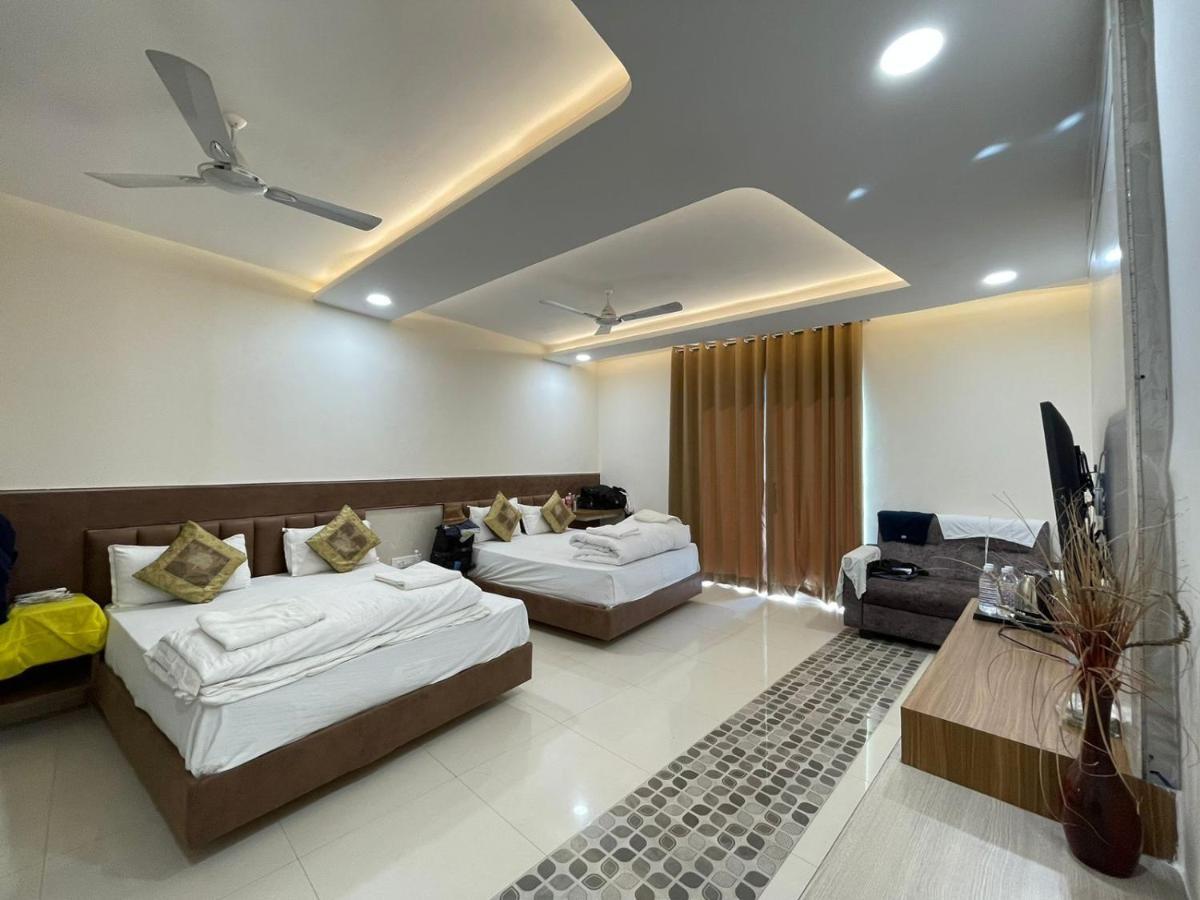 Hotel Santoor พาราณสี ภายนอก รูปภาพ