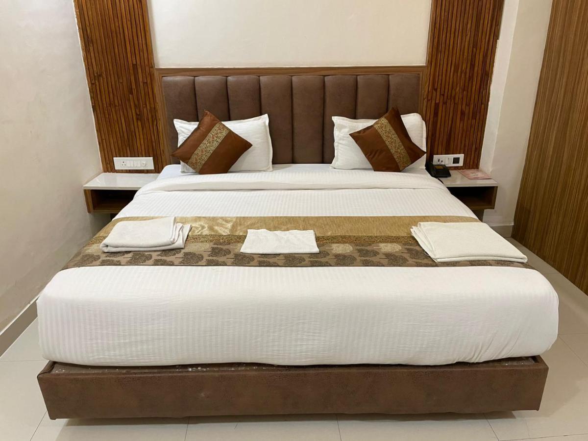 Hotel Santoor พาราณสี ภายนอก รูปภาพ