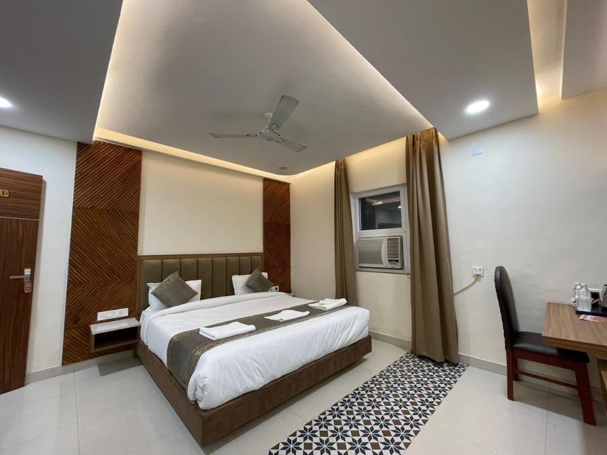 Hotel Santoor พาราณสี ภายนอก รูปภาพ
