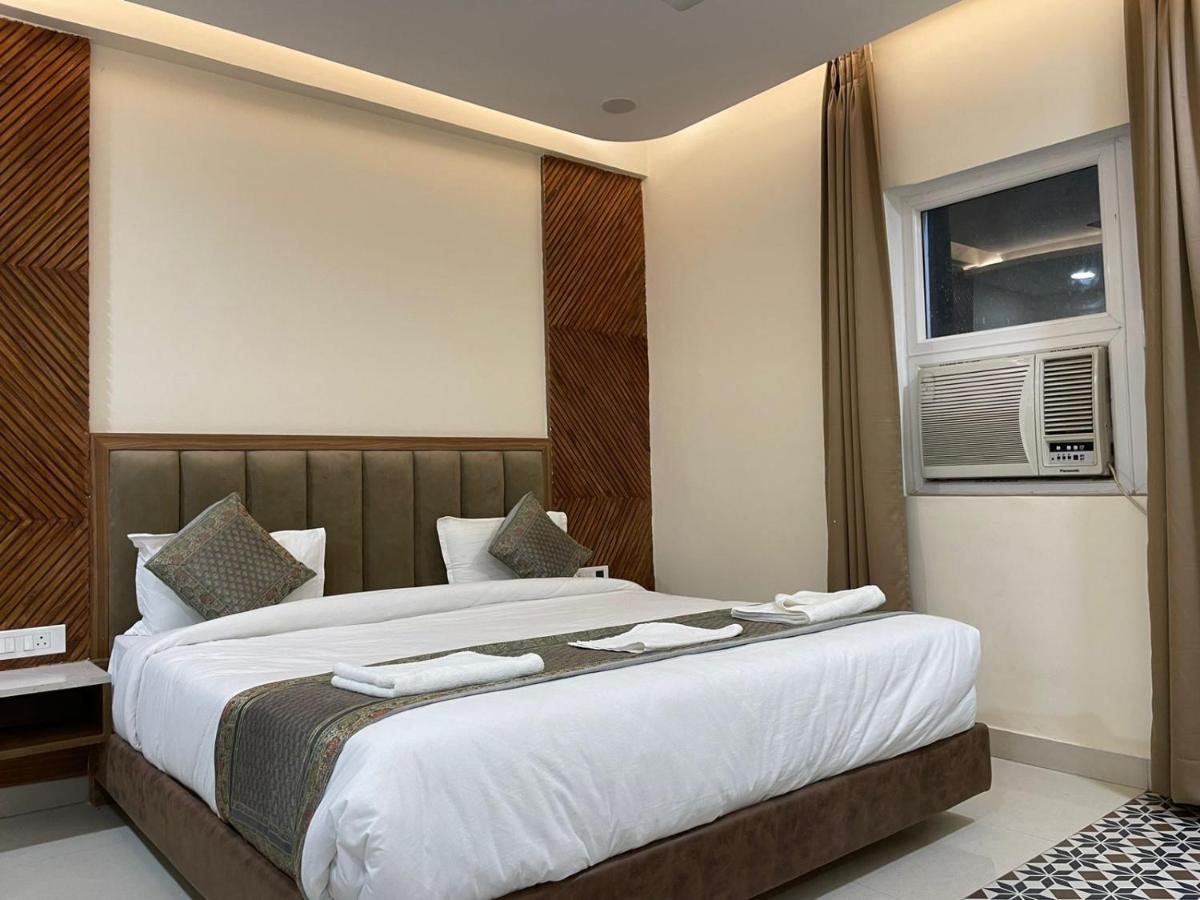 Hotel Santoor พาราณสี ภายนอก รูปภาพ