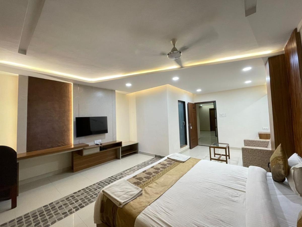 Hotel Santoor พาราณสี ภายนอก รูปภาพ