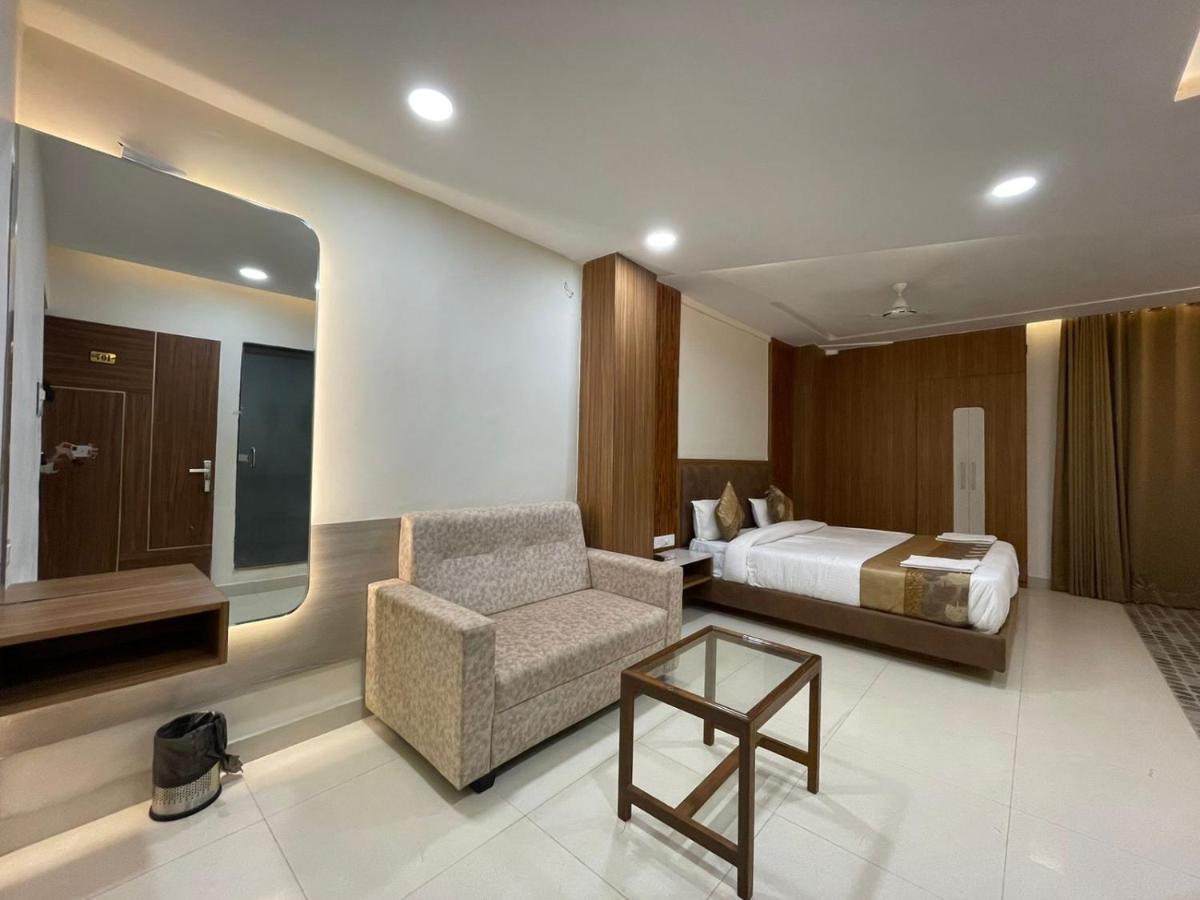 Hotel Santoor พาราณสี ภายนอก รูปภาพ