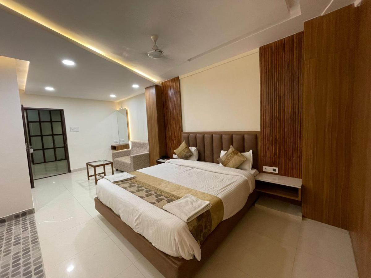 Hotel Santoor พาราณสี ภายนอก รูปภาพ