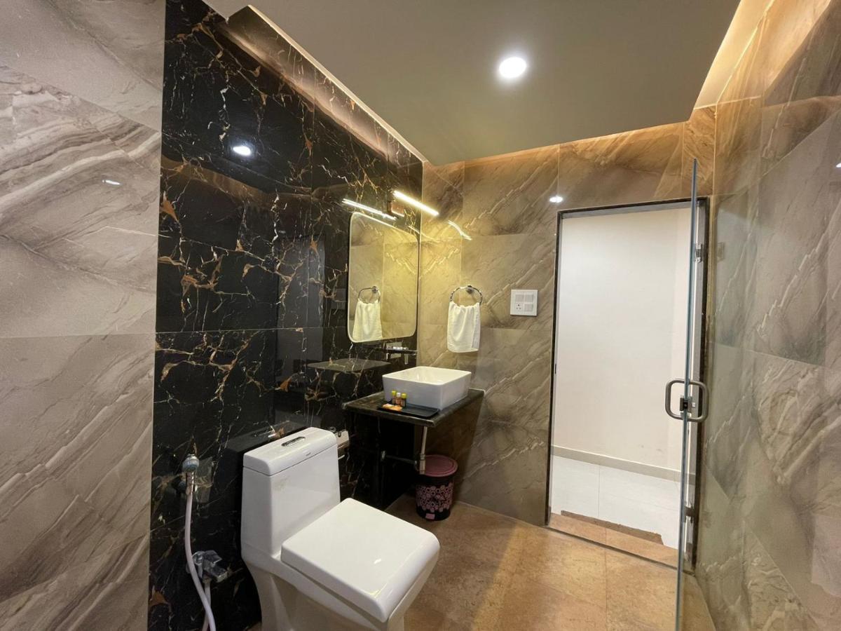 Hotel Santoor พาราณสี ภายนอก รูปภาพ
