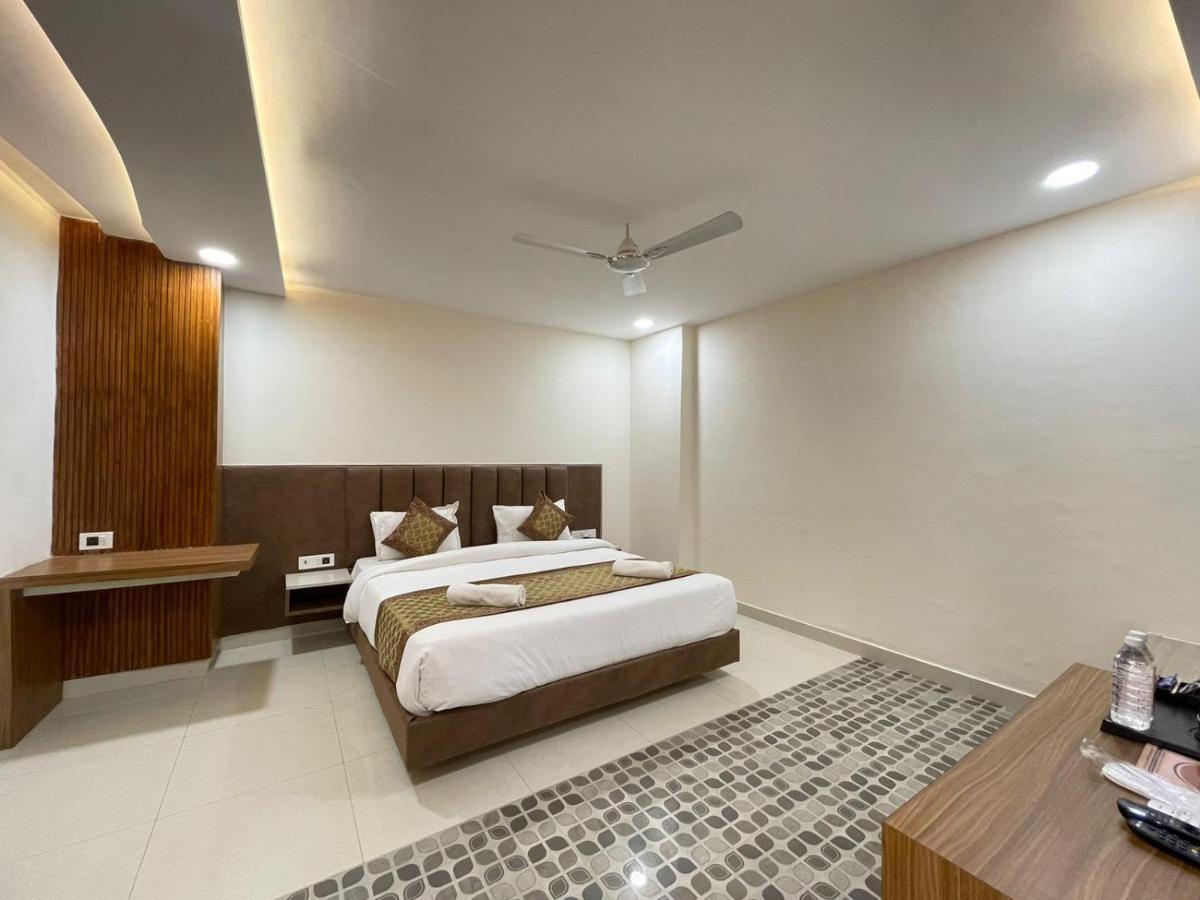 Hotel Santoor พาราณสี ภายนอก รูปภาพ