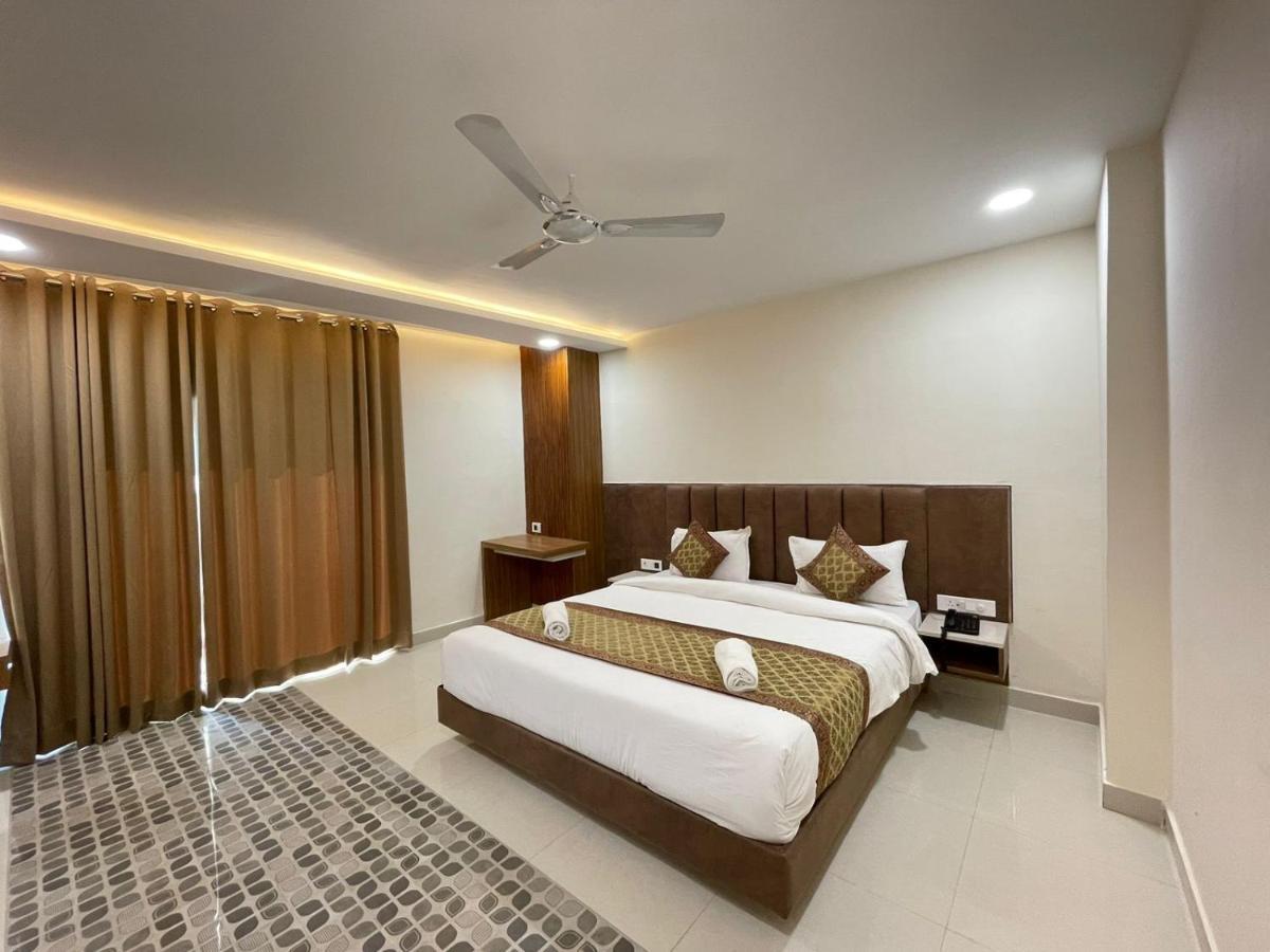 Hotel Santoor พาราณสี ภายนอก รูปภาพ