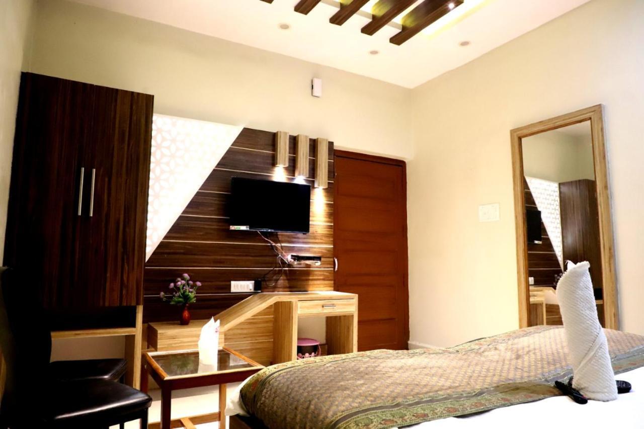 Hotel Santoor พาราณสี ภายนอก รูปภาพ