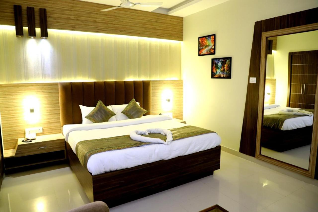 Hotel Santoor พาราณสี ภายนอก รูปภาพ