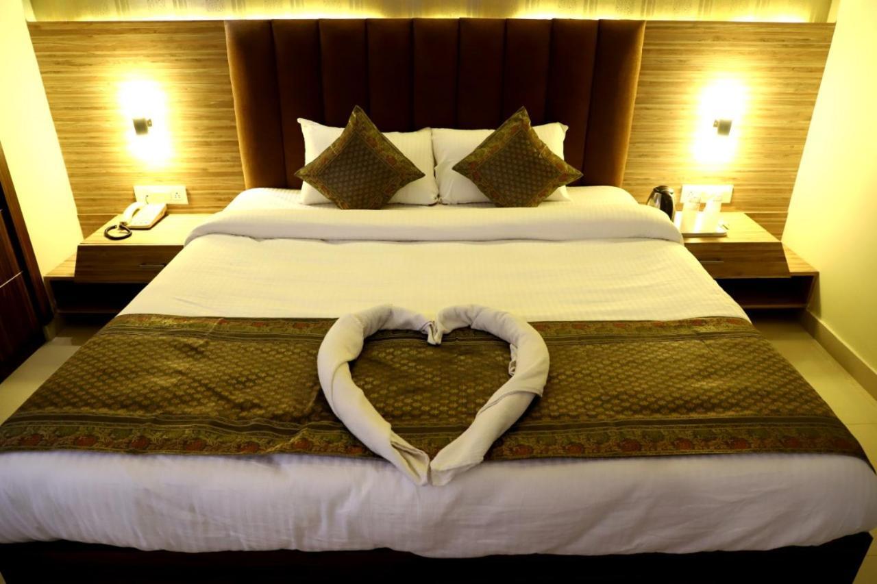 Hotel Santoor พาราณสี ภายนอก รูปภาพ