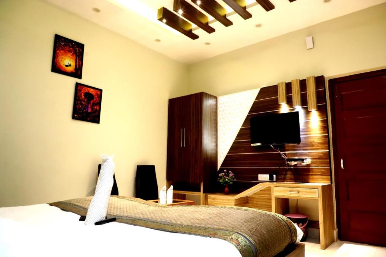 Hotel Santoor พาราณสี ภายนอก รูปภาพ
