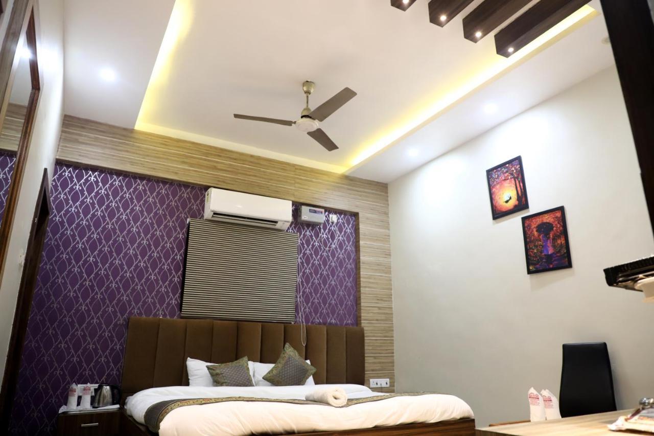 Hotel Santoor พาราณสี ภายนอก รูปภาพ