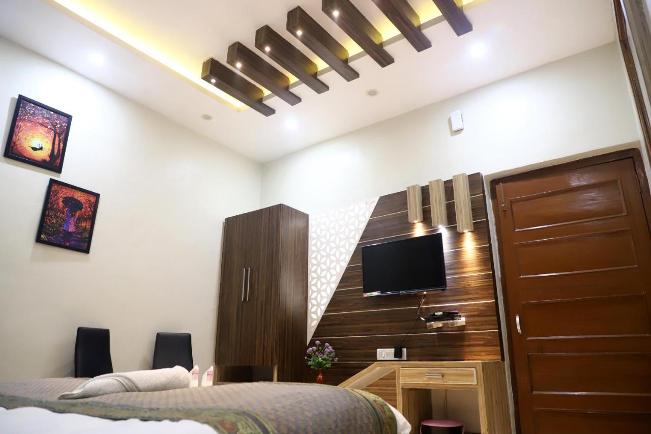 Hotel Santoor พาราณสี ภายนอก รูปภาพ