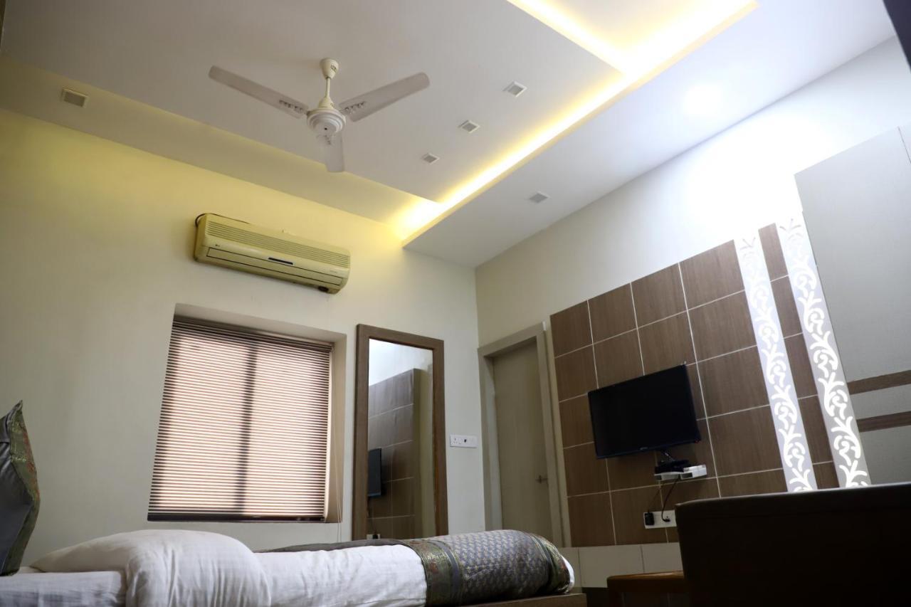 Hotel Santoor พาราณสี ภายนอก รูปภาพ