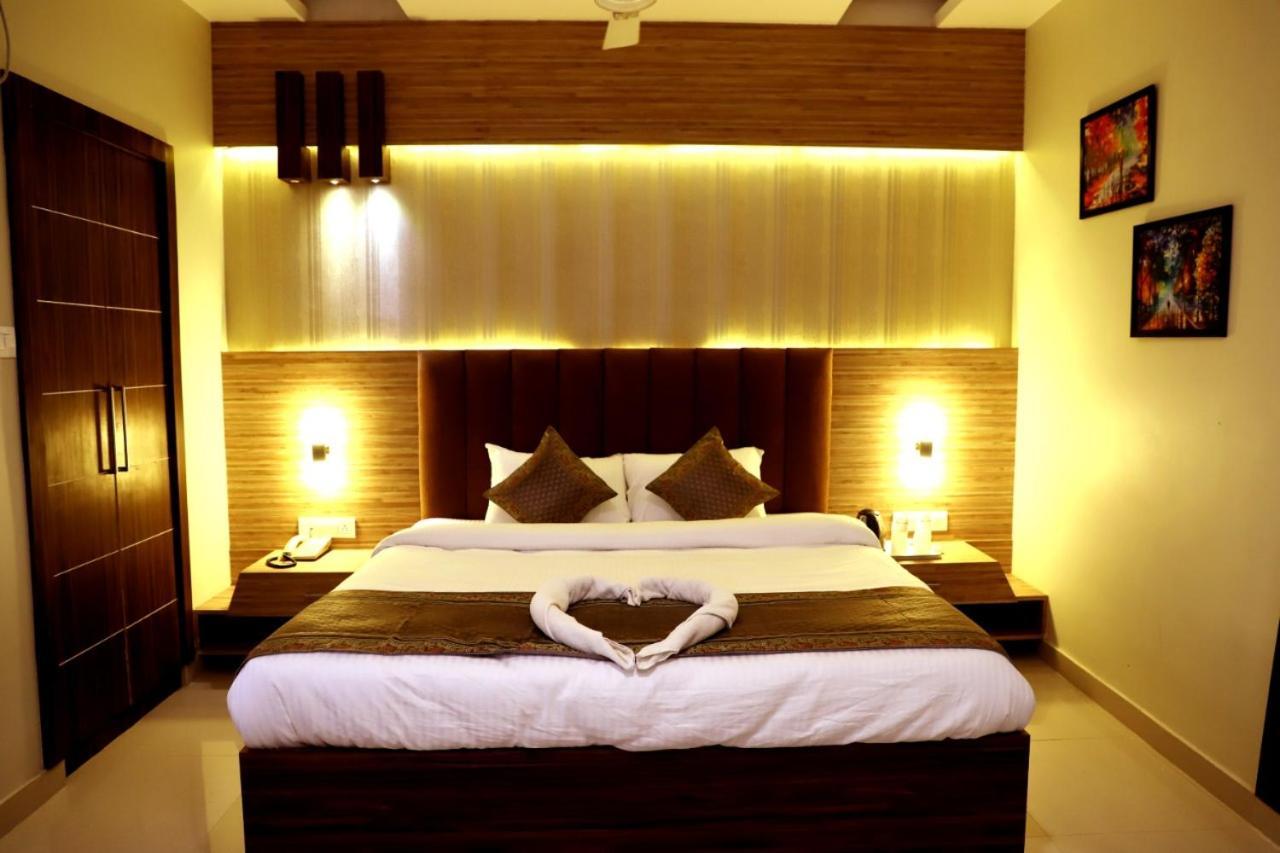 Hotel Santoor พาราณสี ภายนอก รูปภาพ