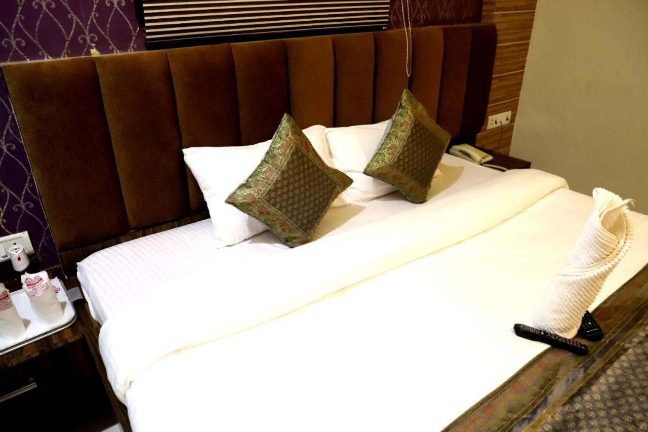 Hotel Santoor พาราณสี ภายนอก รูปภาพ